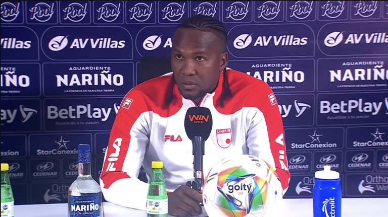 Rodallega acusó a Jonathan Risueño por «faltarle al respeto» a Santa Fe y el DT le respondió